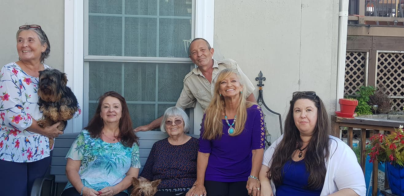 Linda (with Teddy), Carol, Janet, Roy, Evie, and Mindy